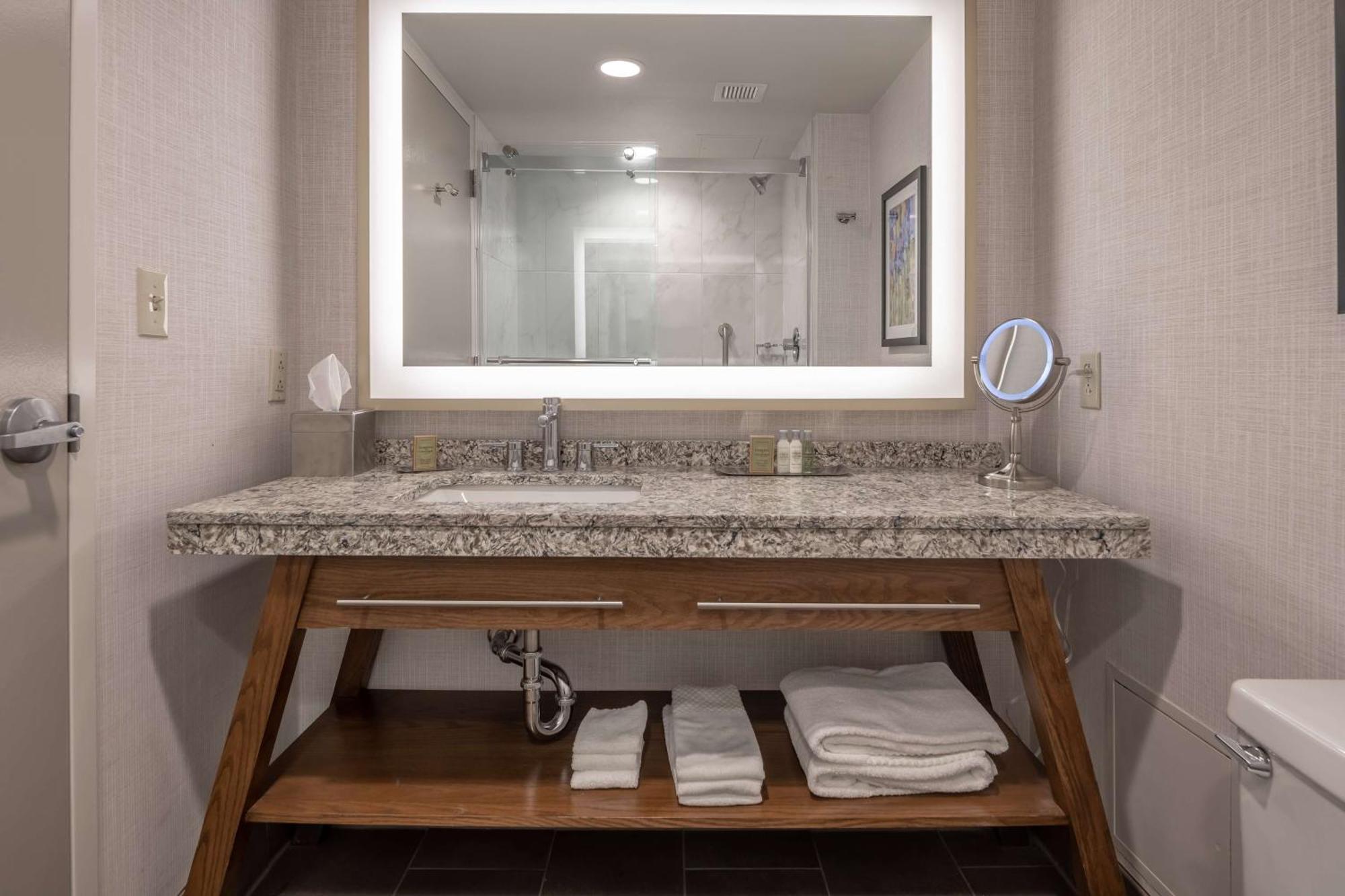Doubletree By Hilton Dallas-Farmers Branch Dış mekan fotoğraf