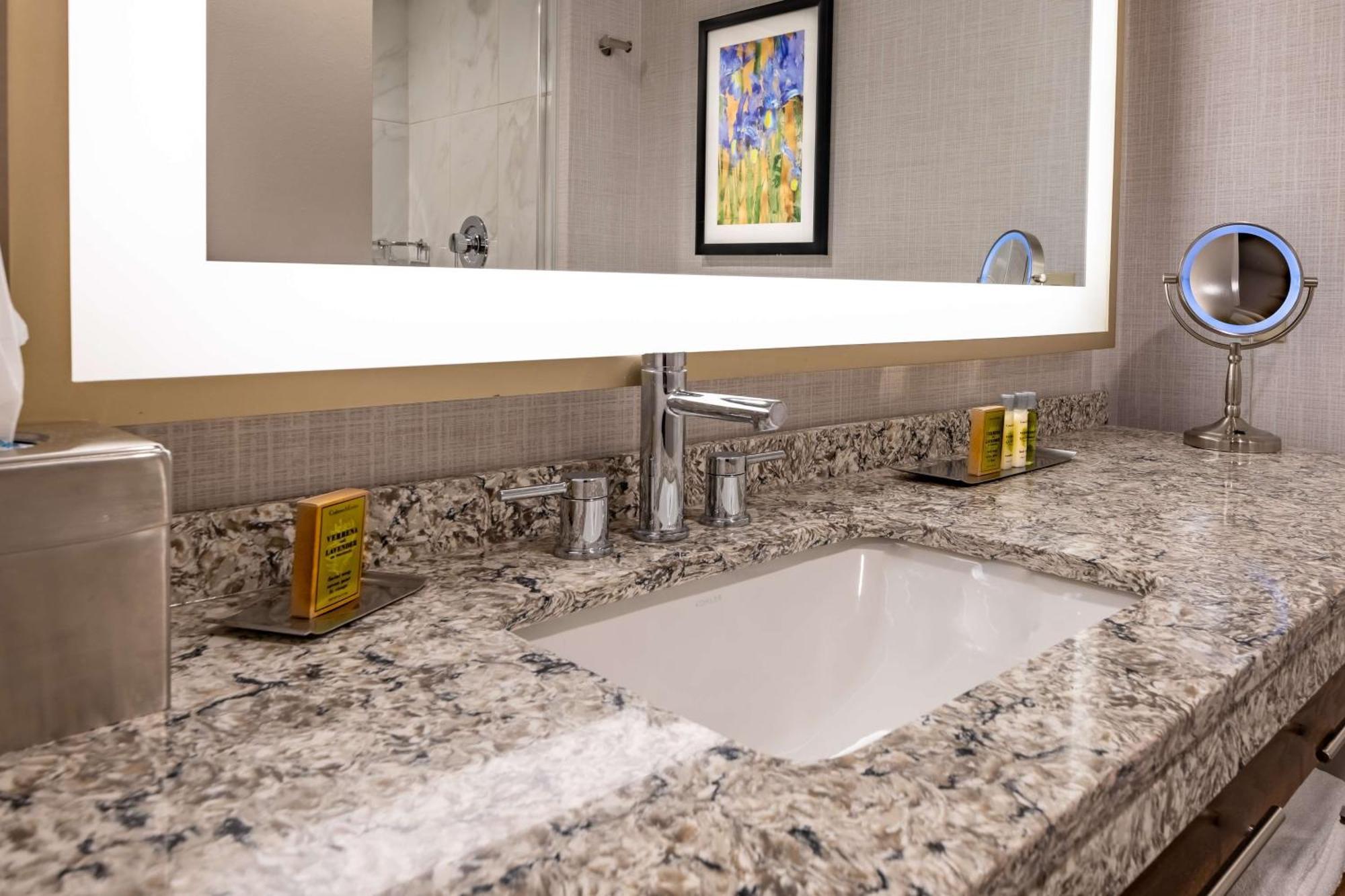 Doubletree By Hilton Dallas-Farmers Branch Dış mekan fotoğraf